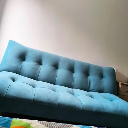 Spacious Double Bedroom With Private Toilet And Shared Kitchen With On Premesis Parking Oldbury  Exterior photo
